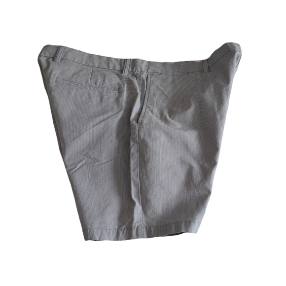 NWT Old Navy Size 40 Blue Stripe Ultimate Slim Built In Flex Shorts - Picture 4 of 16